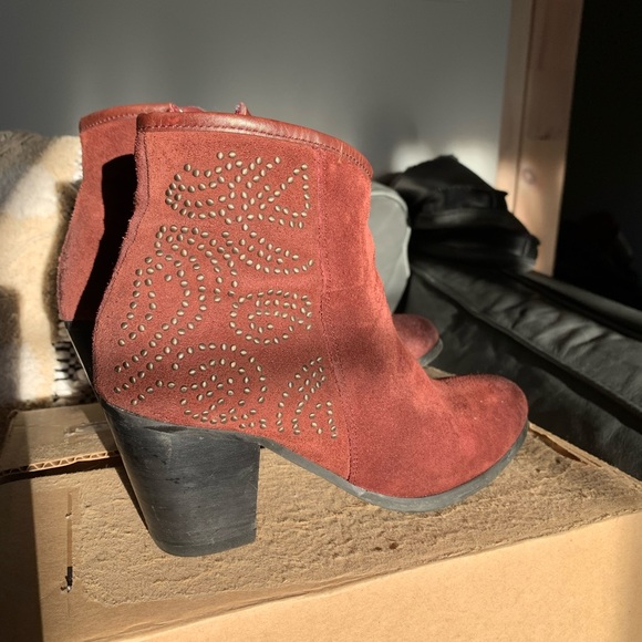 Barely worn Fugitive Maroon suede boots, size 7 - Picture 7 of 7